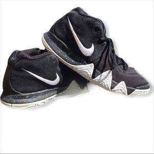 Very Good Condition Nike Kyrie's 4 Size 8
